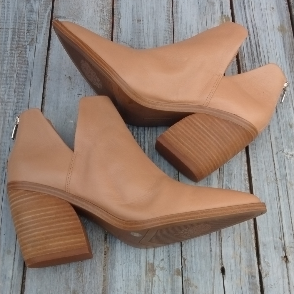 VINCE CAMUTO Ankle Boots. - Picture 2 of 14